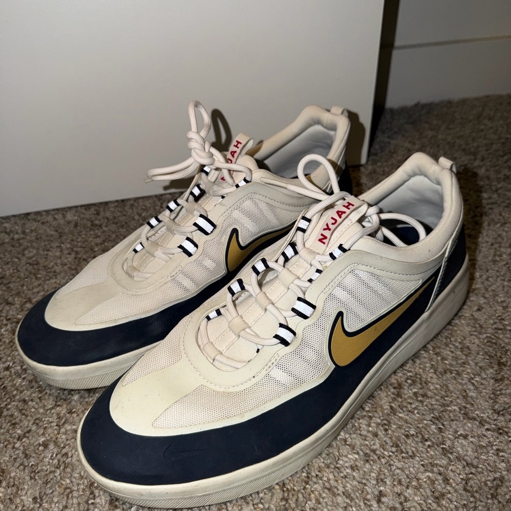 Nike Men's Cream and Gold Sneakers